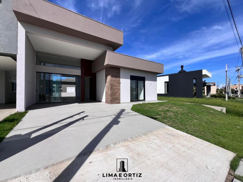 Casa 04 Suítes em Condomínio fechado