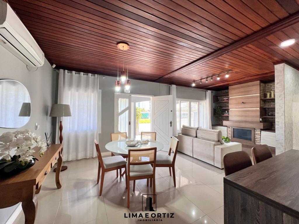 Casa 03 Dormitórios