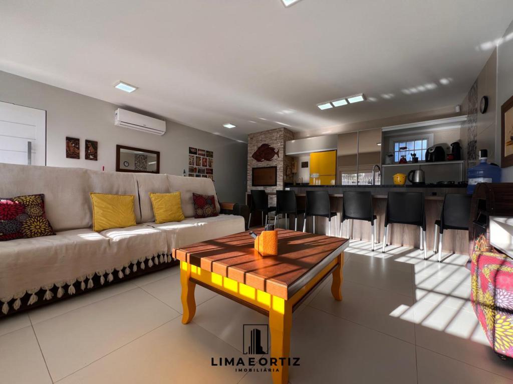 Casa 04 Dormitórios